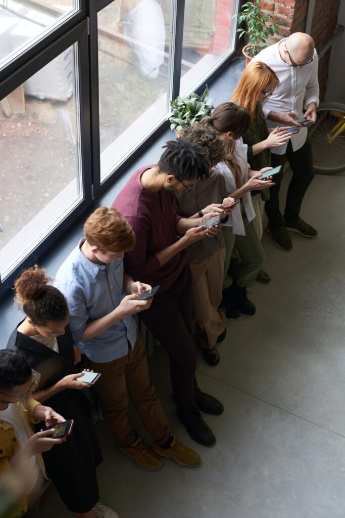 FOMO y adicción al celular, estudio
